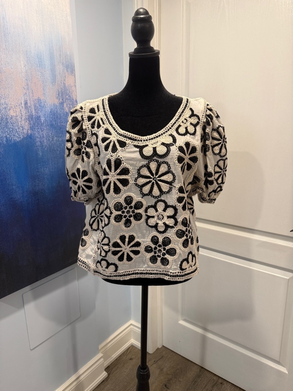 ❗️ (TWO FOR 10$) Solitaire White Crochet Top with Black Floral Appliqué